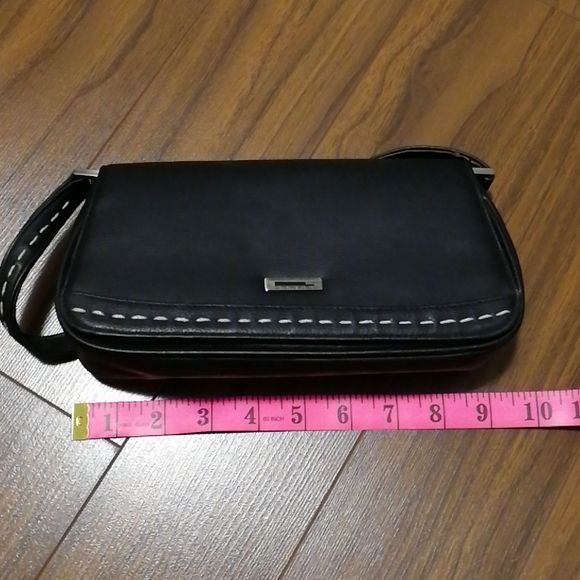 Like-new Guess leather-like black purse - Picture 7 of 8